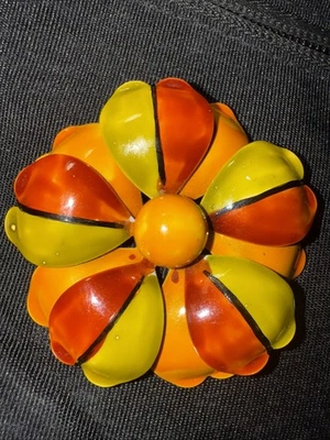 Lisner Brooch on Enamel Mod Flower Vintage Signed - Image 1 of 4