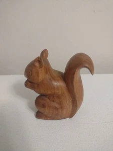 Vintage Hand carved Wooden Squirrel Eating Acorn Signed KT Quirky Whimsical - Picture 1 of 12