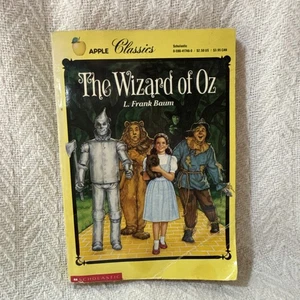 The Wizard of Oz by L. Frank Baum Scholastic Apple Classics Paperback Books - Foto 1 di 4