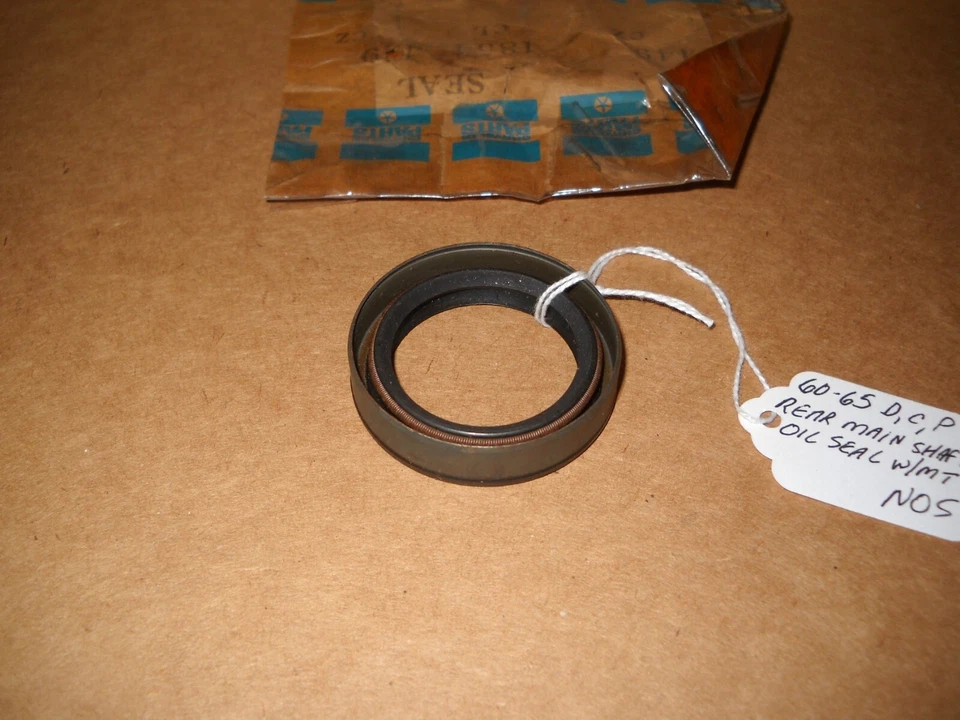 NOS Mopar 60-65 道奇克莱斯勒普利茅斯后主轴油封带手动 Trans — 第 1/1 张图片