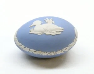 PERFEKTE Wedgwood blaue Jasperware 1979 "Ente" eiförmige Schmuckschatulle! - Bild 1 von 3