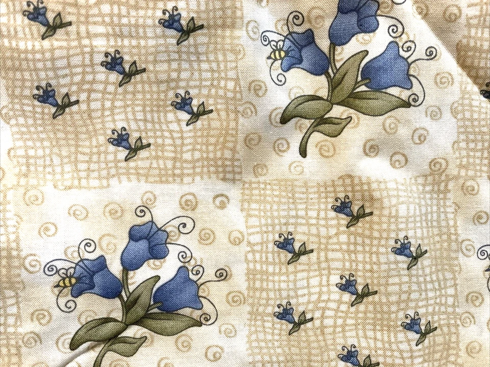 De Colección Debbie Mumm Tela Federal Azul Flores en Lt Bronceado Cuadrados 2Y x 44"W SSI Foto 1 de 3