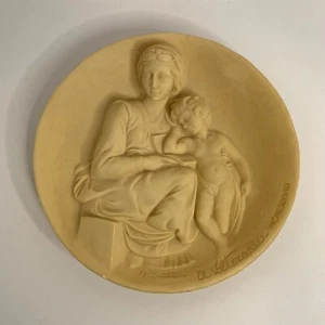 Pensive Madonna 1978 Issue Living Madonnas Collectible Ivory Alabaster Plate  - Picture 1 of 7