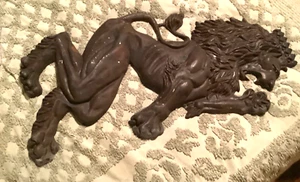 Crestas de puerta de entrada de aluminio fundido desenfrenadas Britannic Fighting Lion 15" x 30" - Imagen 1 de 8