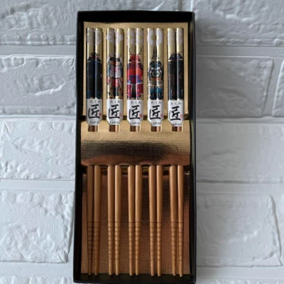 Juego de 5 pares de palillos SAMURAI color dorado hecho a mano Japón 9 pulgadas recuerdo nuevo Foto 1 de 4