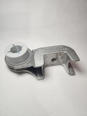 Soporte de suspensión de tubo intermedio de escape Cadillac XT5/XT6 OEM 2017 84048841 Foto 1 de 4