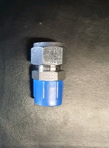 Box of 10 Parker 10-8 Fbz-Ss 1/2" X 5/8" Cpi X Mnpt 316 Stainless Steel Fittings - Picture 1 of 4