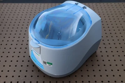 Centrifugadora microplaca Benchmark Scientific Platefuge C2000 A09210850 Foto 1 de 4