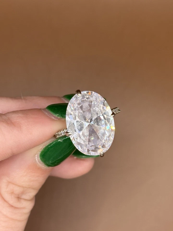 Enorme anillo de cóctel ovalado circonita cúbica - tono plata - talla 8 - anillo llamativo Foto 1 de 4