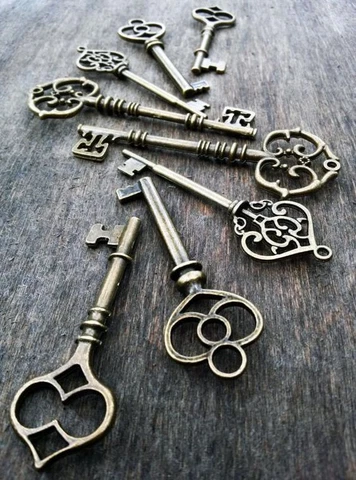 9pcs Large Skeleton Keys Vintage style Skeleton Keys Collection antiqued bronze Cover