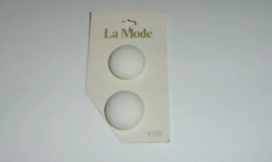 NOS VINTAGE LA MODE WHITE CREPE SHANK BUTTONS CRAD OF 2 SIZE 33 #4705 - Picture 1 of 1
