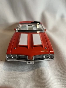 Danbury Mint 1:24 Scale Diecast 1970 Oldsmobile 442 W-30 Red w/ White Top - Picture 1 of 22
