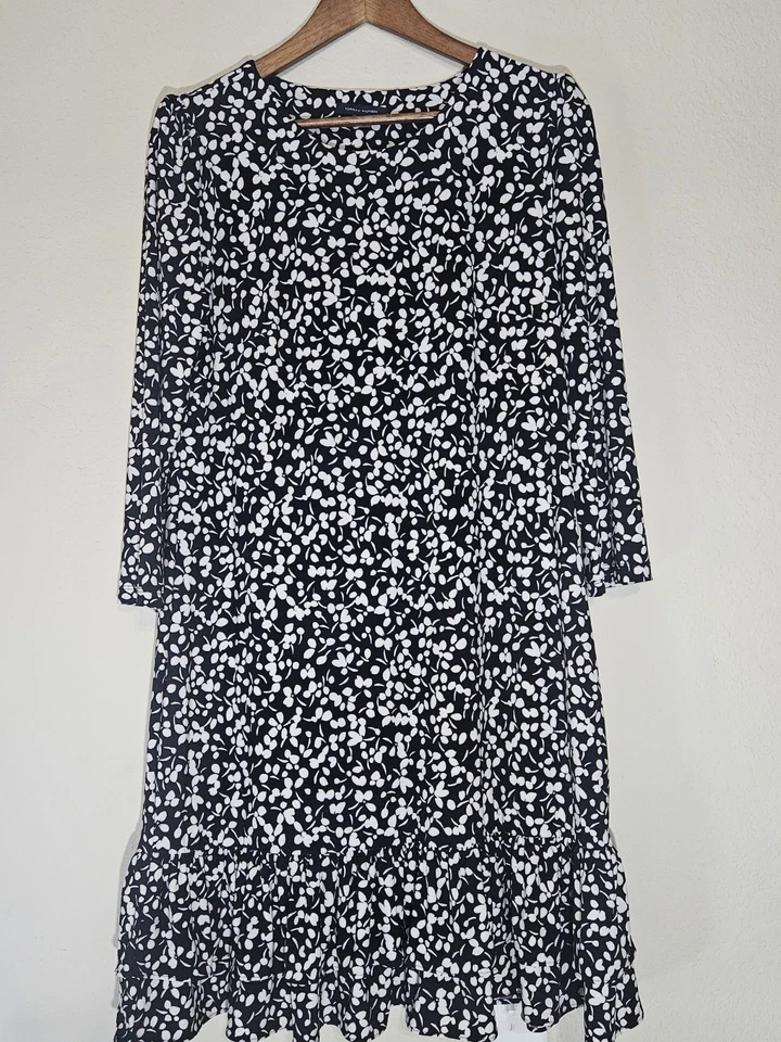 Vestido Tommy Hilfiger Mujer Talla 12 Negro Blanco Floral Volantes Dobladillo Midi Chic Foto 1 de 4