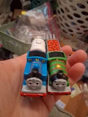 "Juego de cuchara y tenedor de plástico inoxidable Thomas & Friends Baby The First Years 5""" Foto 1 de 4