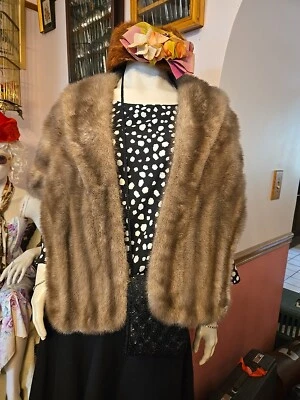 Estola de visón Penn Fifth Avenue, Nueva York Foto 1 de 4