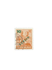 10 24 Pf. Sello verde de Berlín Deutsche Post marrón - Imagen 1 de 2