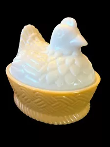 Vintage 1973 Avon bianco vetro latte nido gallina coperto piatto gallina su nido caramelle - Foto 1 di 6