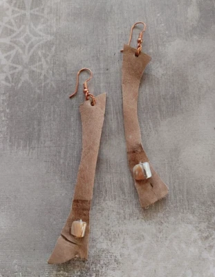 Vintage artisan handmade leather copper earrings mother of pearl Abalone shell Foto 1 de 4