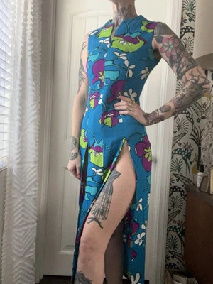 Maxi Vestido Hawaiano De Colección Años 70 Ti’A Hawaiano Dayglo Floral Psicodélico Delantal Delantero S Foto 1 de 4