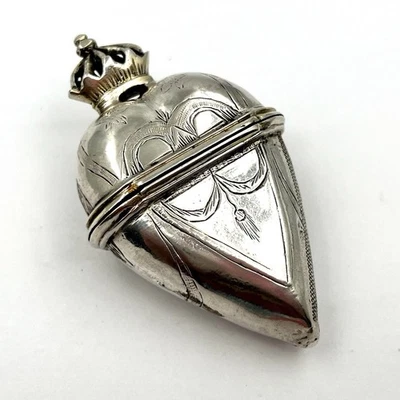 Antiguo contenedor de especias Hovedvandsaeg de plata escandinava 700 1803 corazón y corona Foto 1 de 4