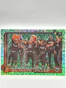 2025 Topps Series 1 Baltimore Orioles Team Easter Leaves - Picture 1 of 2