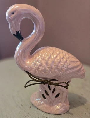 Popurrí de flamenco de cerámica rosa pálido o soporte para saco perfumado. Foto 1 de 4