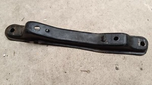 BMW E30 318is 320i 325i MANUAL TRANSMISSION GEARBOX SUPPORT BRACKET CROSS MEMBER - Picture 1 of 3