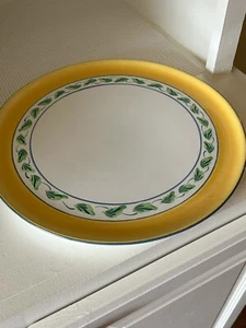 Plato de uva y vid Herend Village ~ hecho en Hungría ~ raro firmado - Imagen 1 de 4