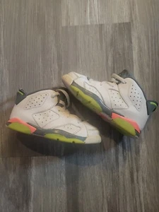 Jordan Shoes Toddler Retro 6 Hasta Kids 384666-114 White Ghost Green Mango Sz10c - Picture 1 of 7