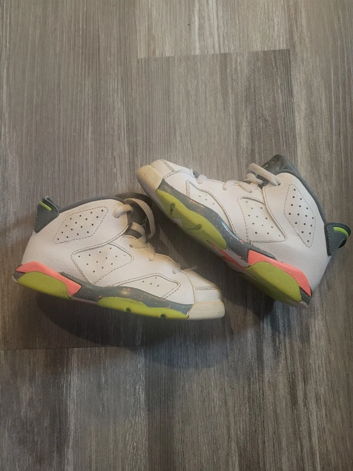 Jordan Shoes Toddler Retro 6 Hasta Kids 384666-114 White Ghost Green Mango Sz10c - Image 1 of 4