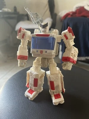 Transformers WFC Siege War for Cybertron Trilogy Ratchet Walgreens эксклюзив - Изображение 1 из 3