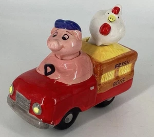 Vintage Clay Art Hand Painted Pig And Chicken Truck Salt & Pepper Shakers 1994 - Picture 1 of 12