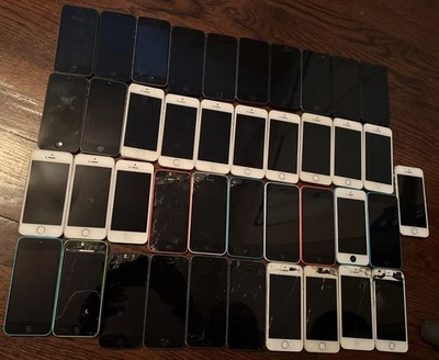Lot of 43 Iphone 5 5s 5c (Unknown) Smartphone Fast Ship Parts Repair {BROKEN} - Image 1 of 2
