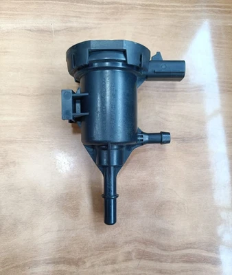 Válvula de purga de bote de vapor para Mercedes-Benz C300 C350 E300 E350 OEM 0014760532 Foto 1 de 4