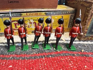 Hand Painted Lead Soliders - Marching Soliders - Lot Of 6 - Picture 1 of 4