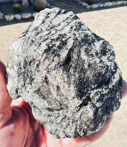 Flashy Mica en Cuarzo Esquisto MV CA Capas Negro Plata Cristal 1.5lbs - Imagen 1 de 8