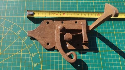 SERRURE LOQUET ANCIEN EN FER FORGÉ - Photo 1/4