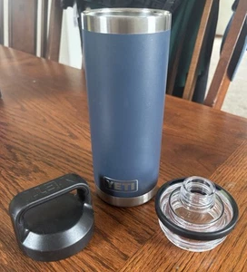 Yeti Rambler Bottiglia Acciaio Inox 18oz Blu Navy Vite Top - Foto 1 di 9