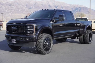2025 Ford SUPER DUTY F-450 PLATINUM FX4 - Image 1 of 4