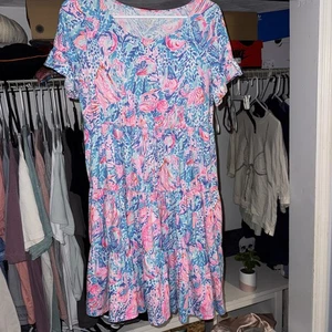 Abito Lilly Pulitzer Jodee Swing manica corta girocollo medio M - Foto 1 di 4
