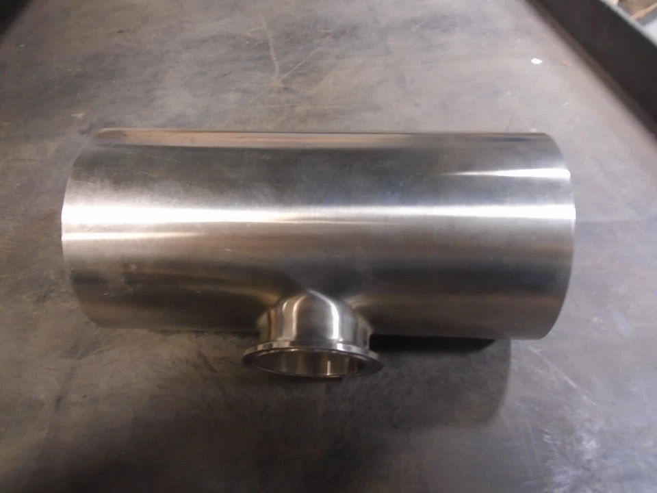 INSTALACIÓN DE TUBO, CAMISETA 4" SOLDADURA A TOPE X 2" SANITARIA ACERO INOXIDABLE 316 Foto 1 de 1