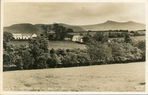 REAL PHOTO POSTCARD THE FARMSTEAD AND THE BEACONS, BRECON, BRECKNOCKSHIRE, WALES - Picture 1 of 2