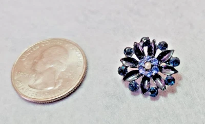 Vintage-Style Black Floral Button – Elegant Rhinestone Accent / Craft - Image 1 of 4