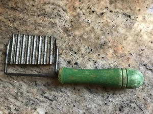 vintage tin potato crinkle cutter with wood handle  - Picture 1 of 6