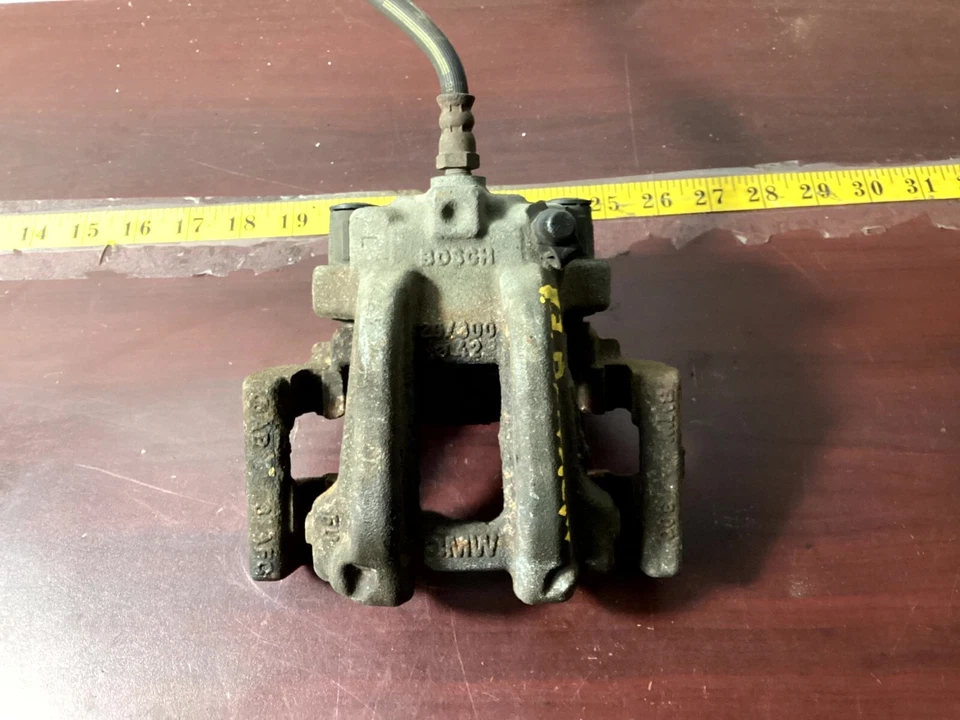 BMW 328I XDRIVE F30 2013-2016 sedán pinza de freno trasera izquierda del lado del conductor OEM. Foto 1 de 4