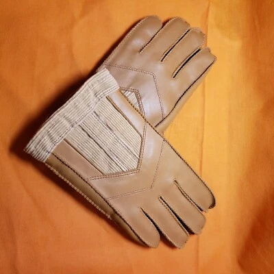 VINTAGE Wells Lamont Winter Gloves Ladies Tan-Acrylic Cotton (Medium) Preowned - Image 1 of 4