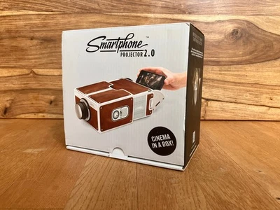 Luckies - Smartphone Projector 2.0 – Retro Mini-Beamer – wie neu – OVP - Bild 1 von 3