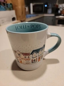 Taza de café Lolli & Pops escena de invierno casas de nieve de Navidad  - Imagen 1 de 6