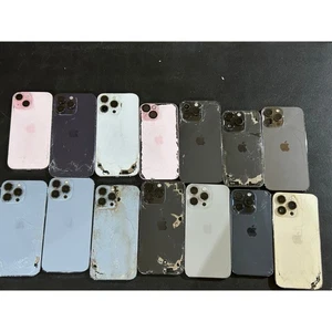 Assortimento iPhone Apple - Danneggiati / SOLO PER PARTI DI RICAMBIO - Foto 1 di 8