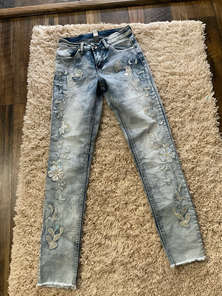 4-2025  DENIM SIZE SMALL SPARLES AND DESIGNED-SKINNY JEANS - Image 1 of 4